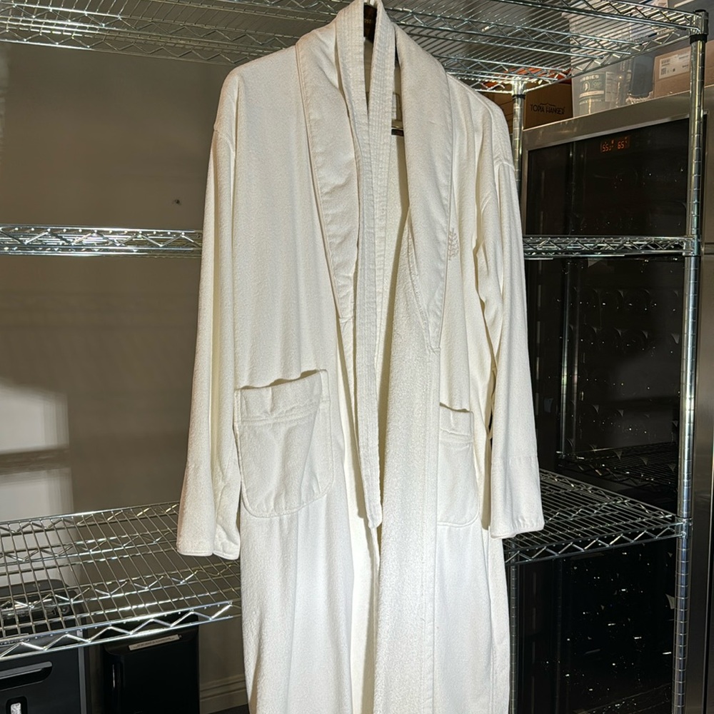 Four Seasons Hotels Robe. Luxury!